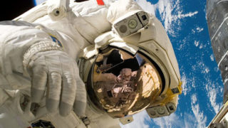 宇宙飛行士の為の音による診断治療装置?