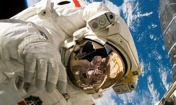 宇宙飛行士の為の音による診断治療装置?